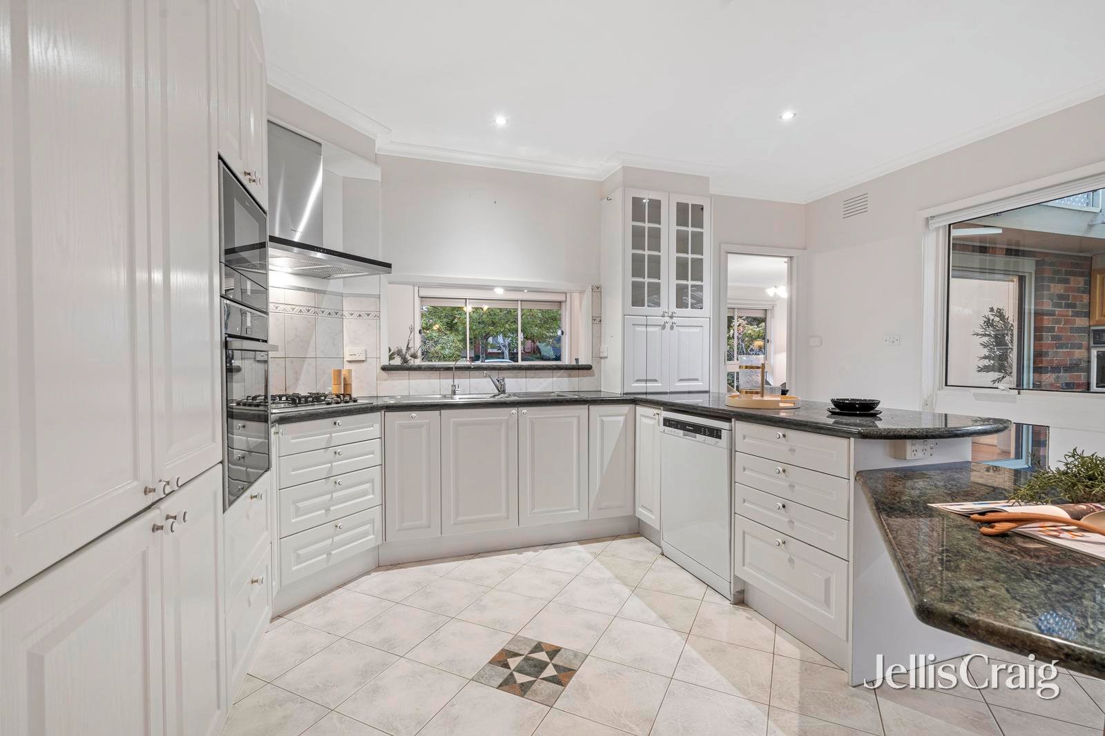 37 Grant Olson Avenue, Bulleen image 8