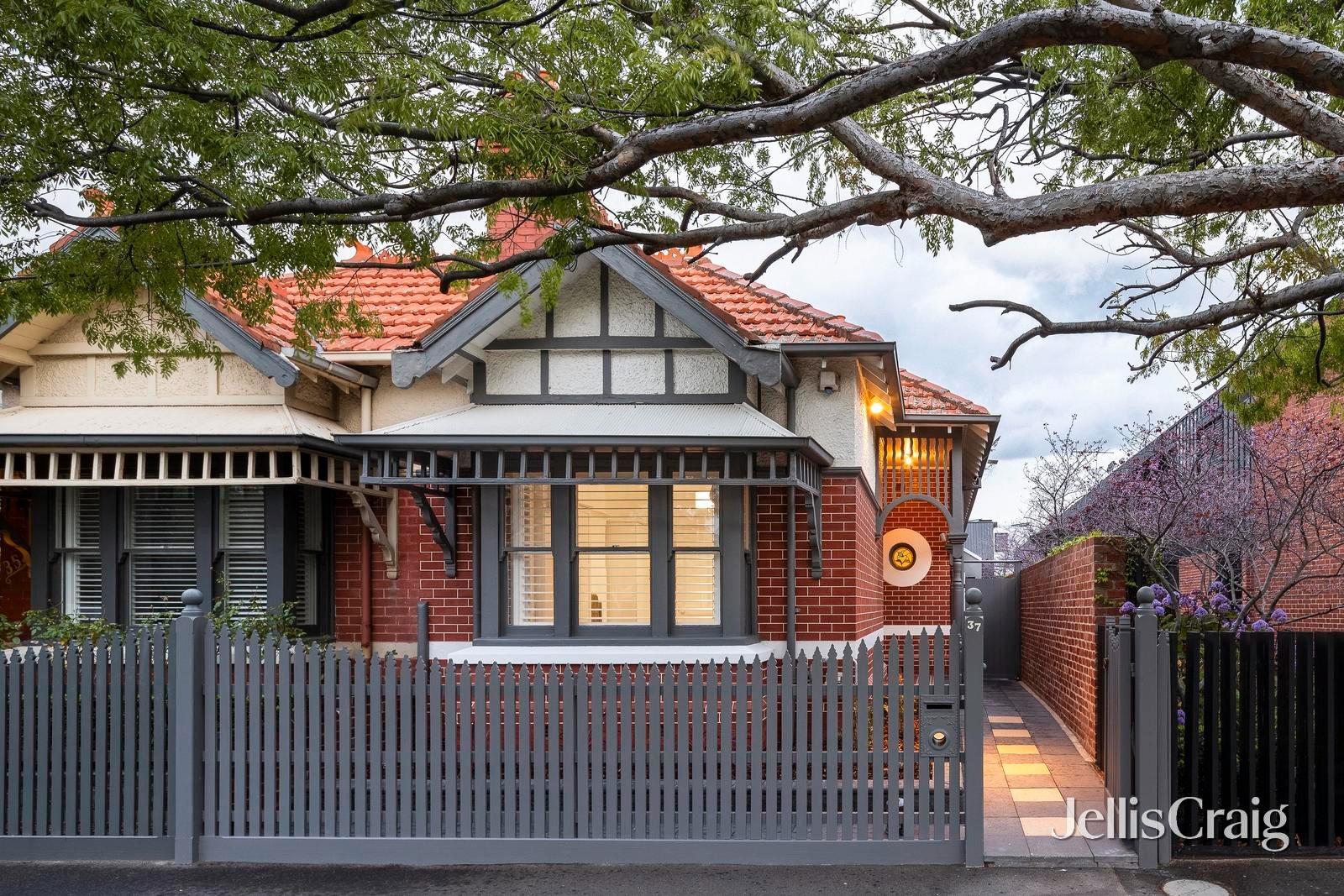 37 Harold Street, Middle Park image 1