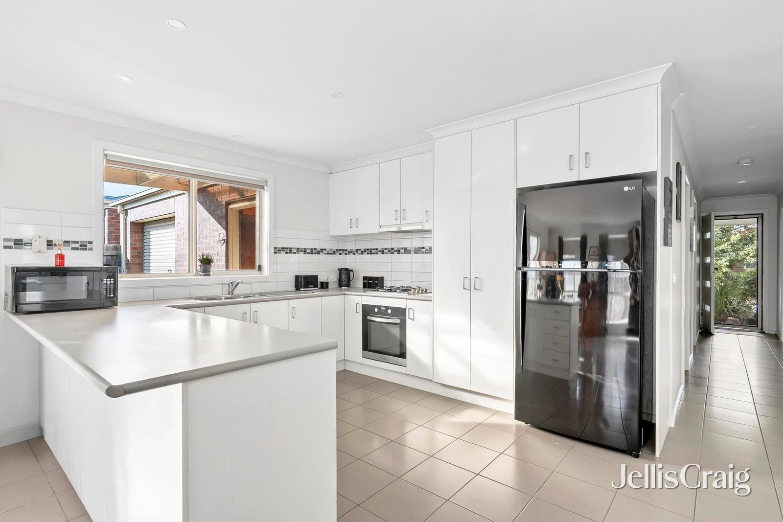 3/7 Helms Street, Newcomb image 2