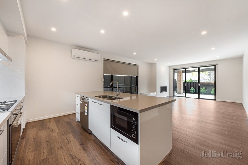 37 Hobart Road, Murrumbeena image 2