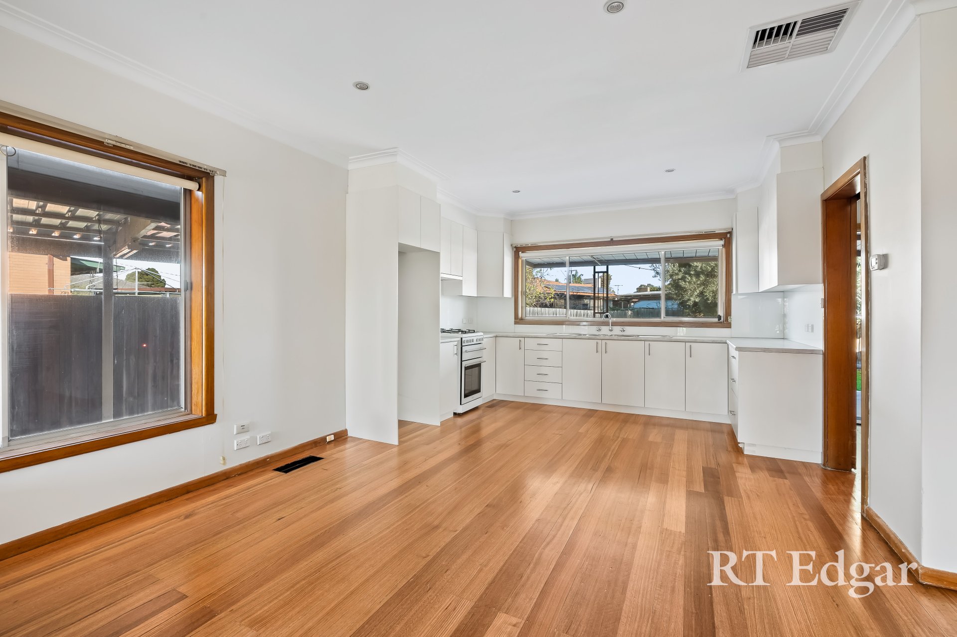 Property Gallery Thumbnail 3