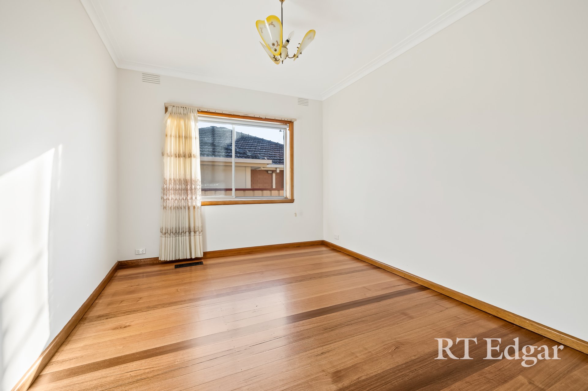 Property Gallery Thumbnail 6
