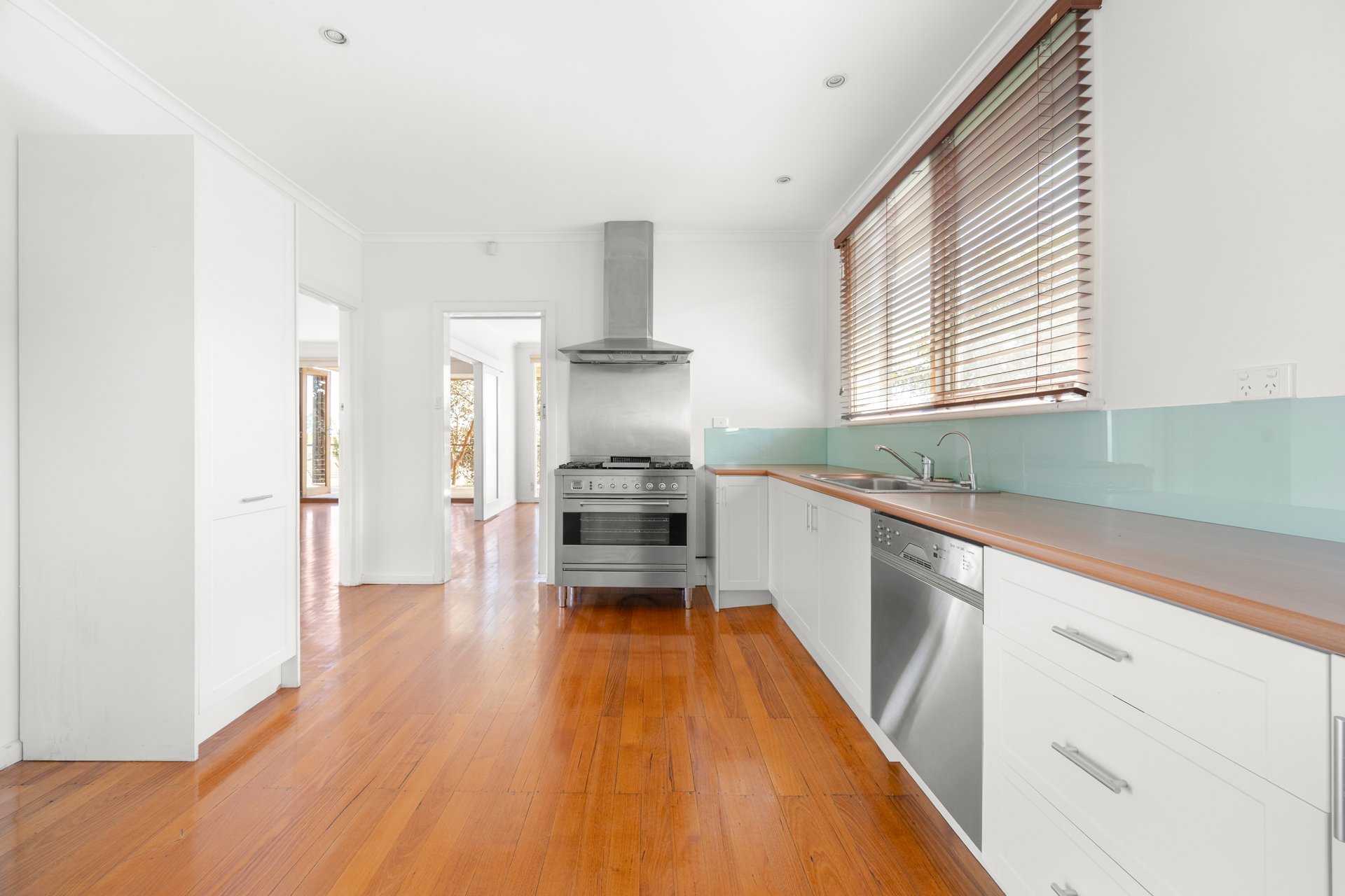 37 Marilyn Street, Doncaster image 2