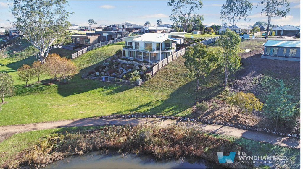 37 Morton Drive, Bairnsdale 3 bed, 2 bath House Bill Wyndham & Co.