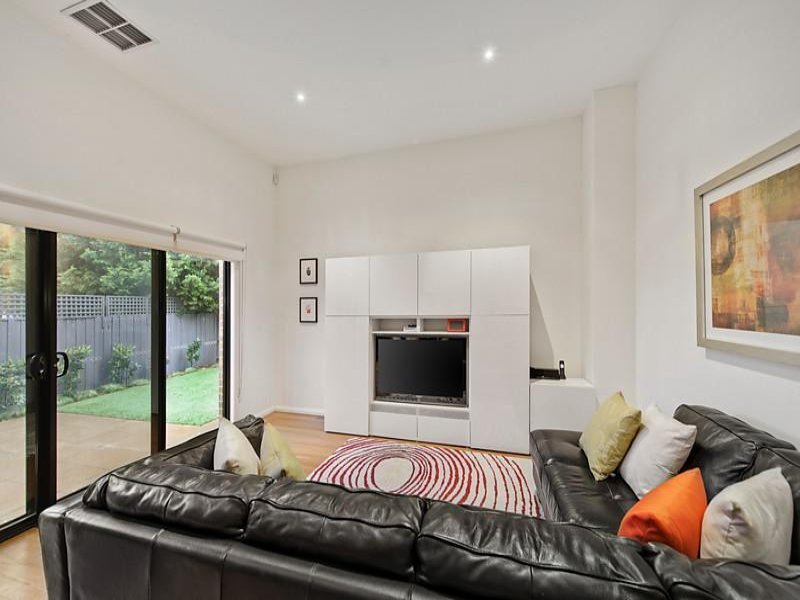 3/7 Mutual Road, Balwyn North image 2