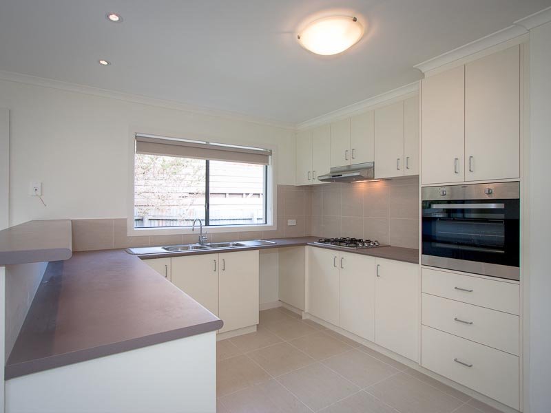 3/7 Pohlman Street, Kyneton image 5