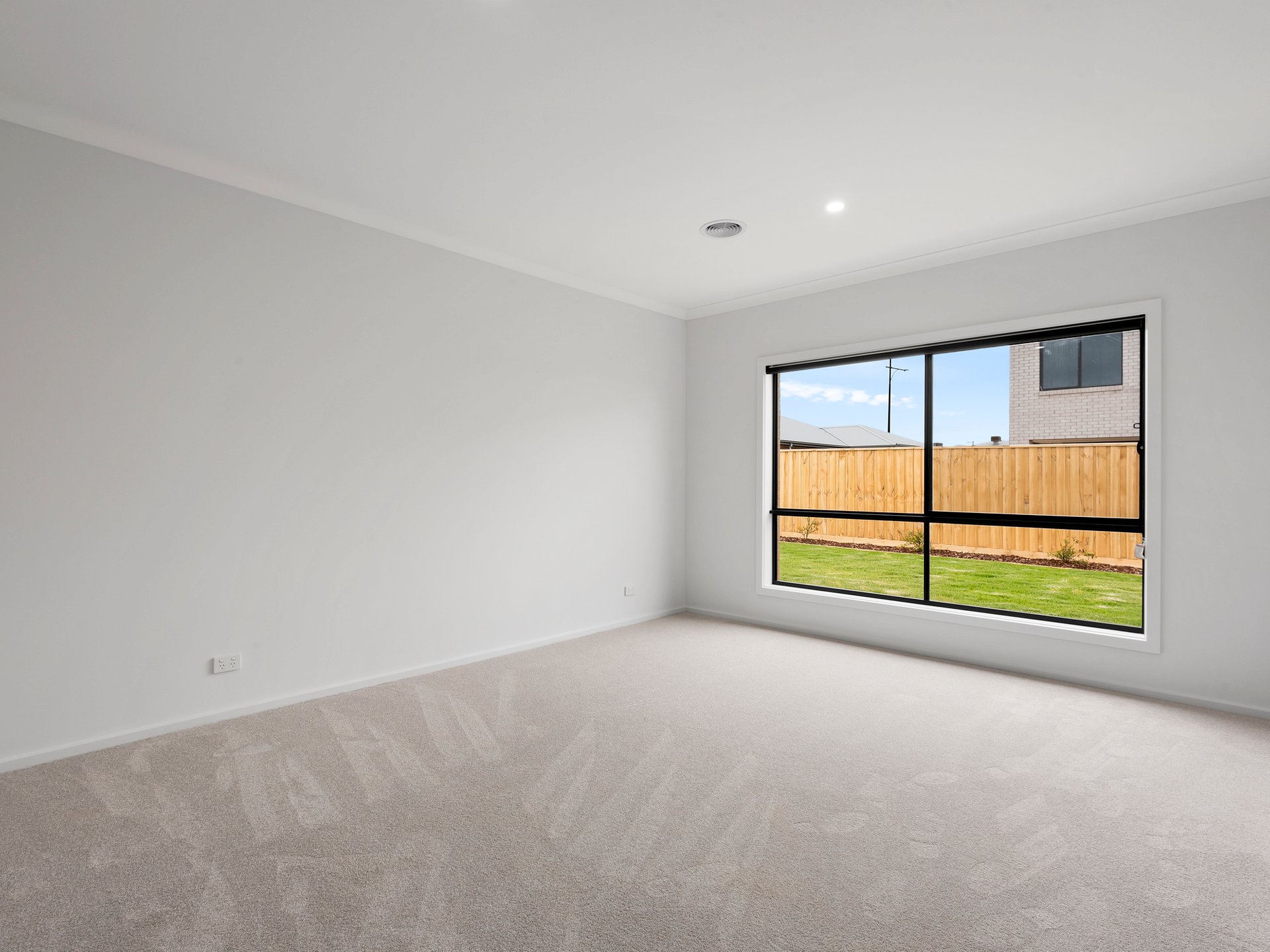 Property Gallery Thumbnail 6