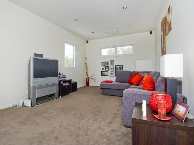 37 Stinton Avenue, Newtown image 16