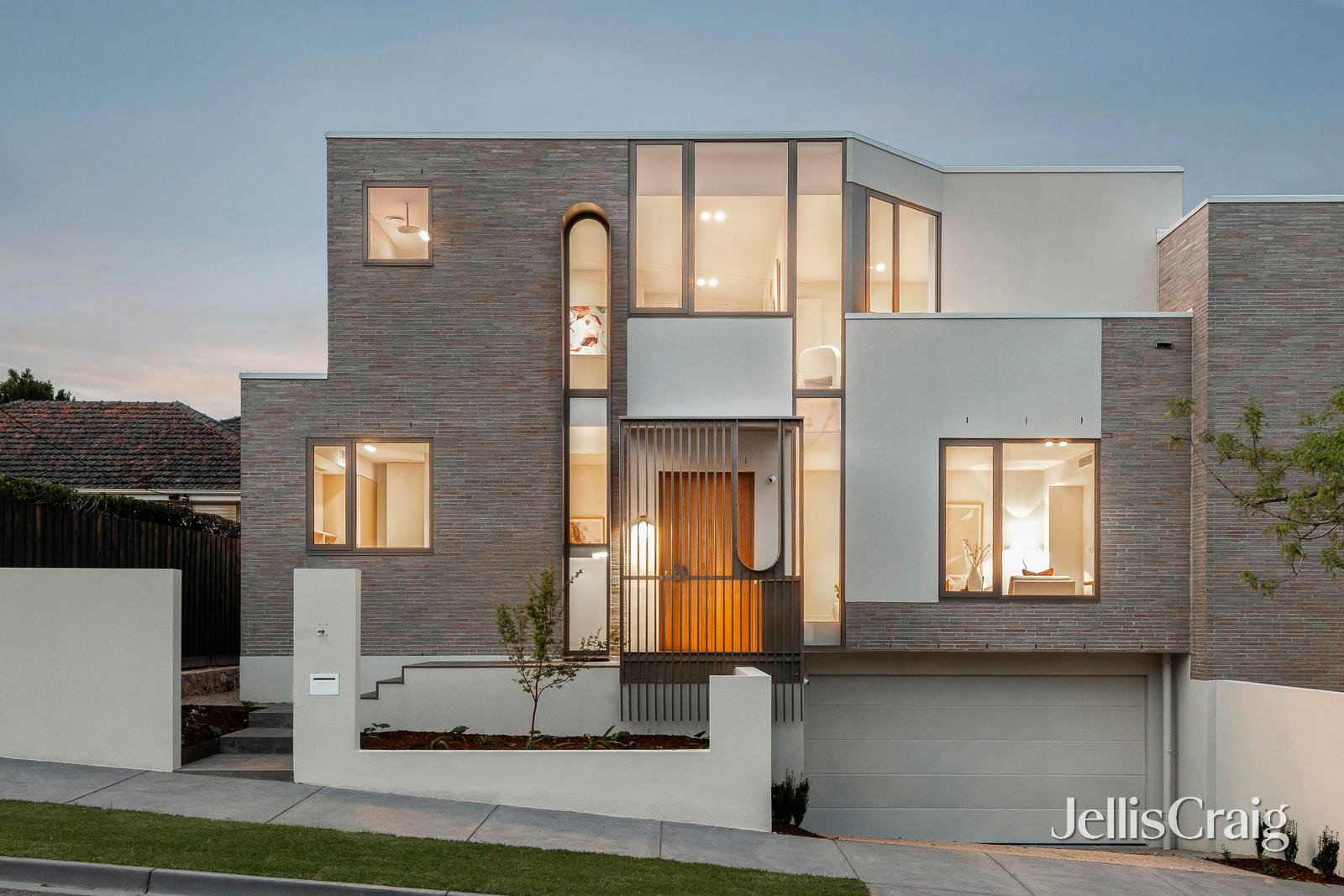 37 Stoke Avenue, Kew image 1