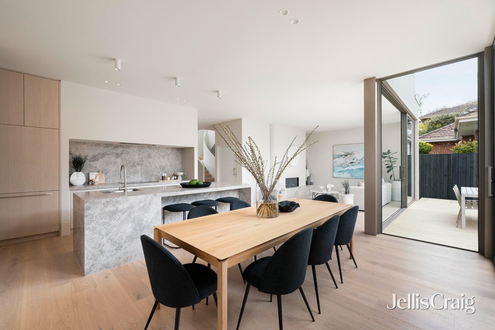 37 Stoke Avenue, Kew image 3
