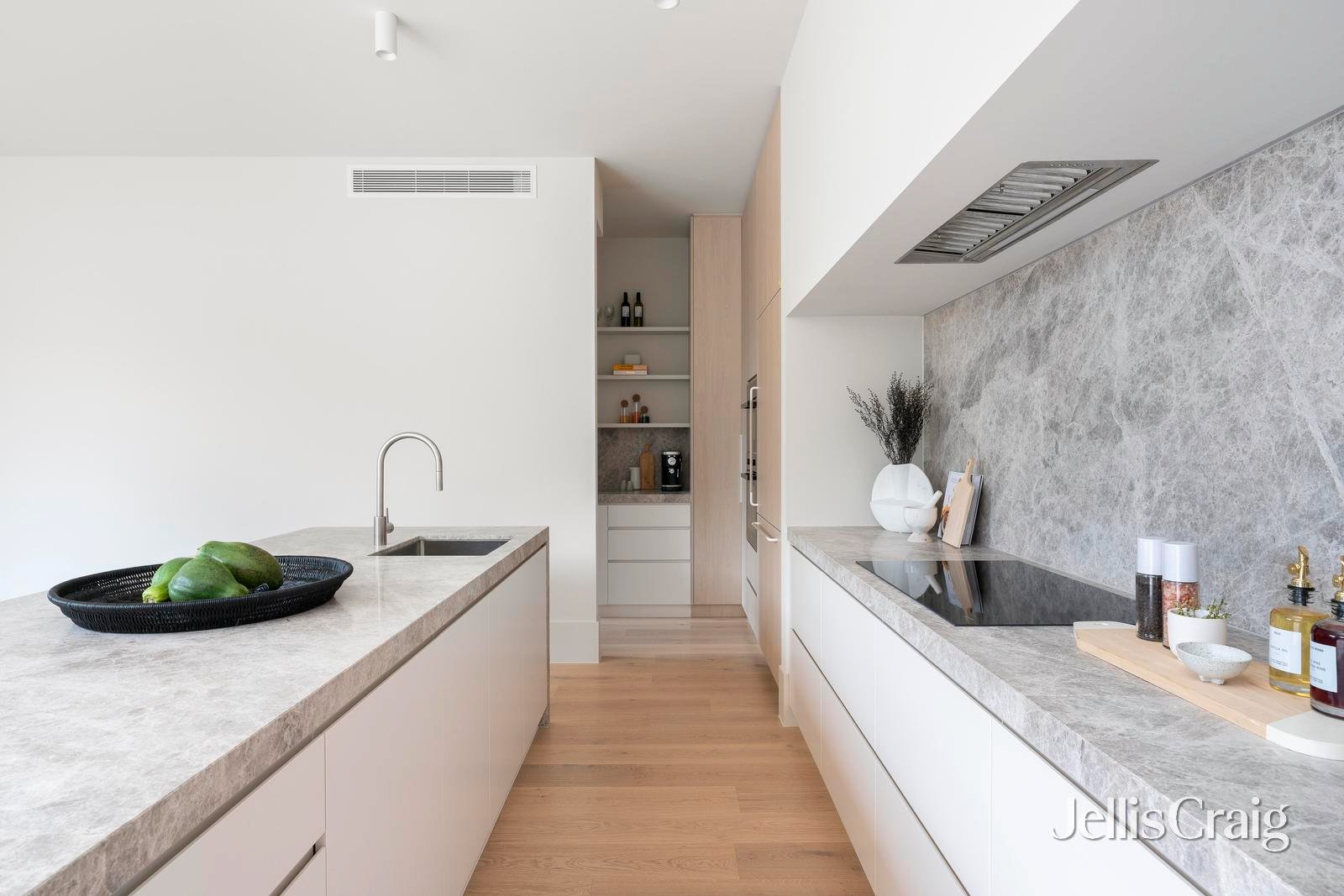 37 Stoke Avenue, Kew image 12