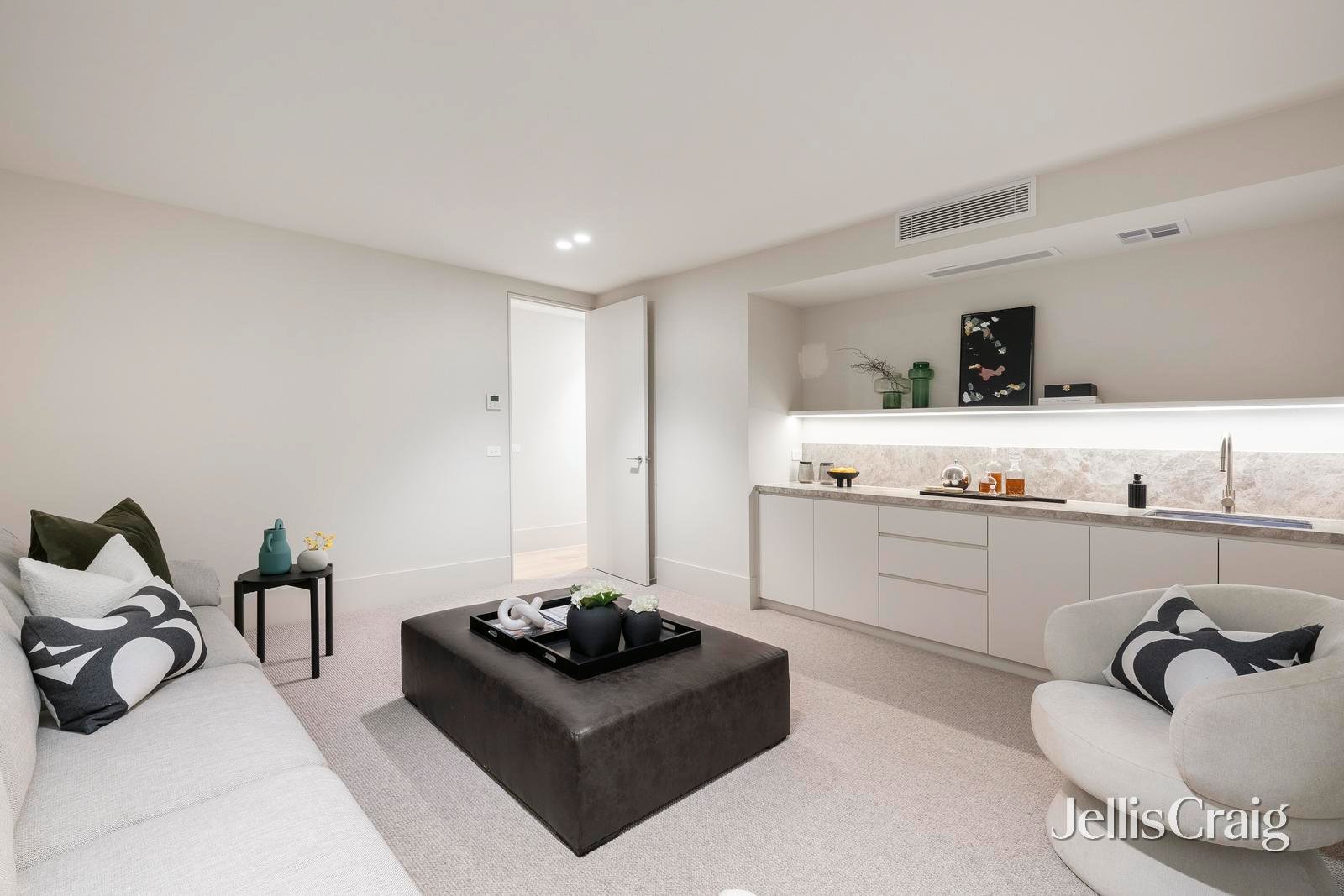 37 Stoke Avenue, Kew image 18