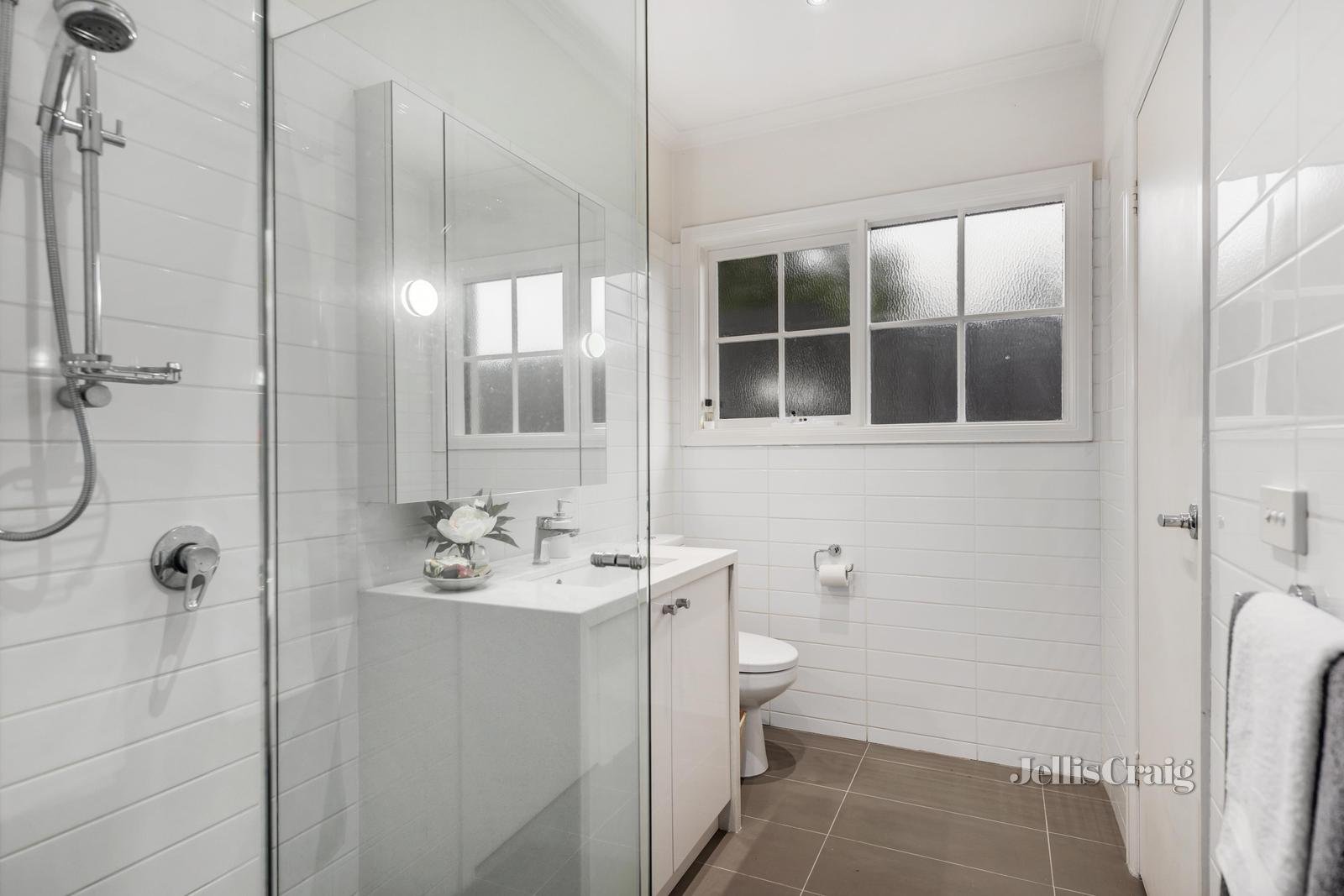 37 Sunhill Road, Glen Iris image 8