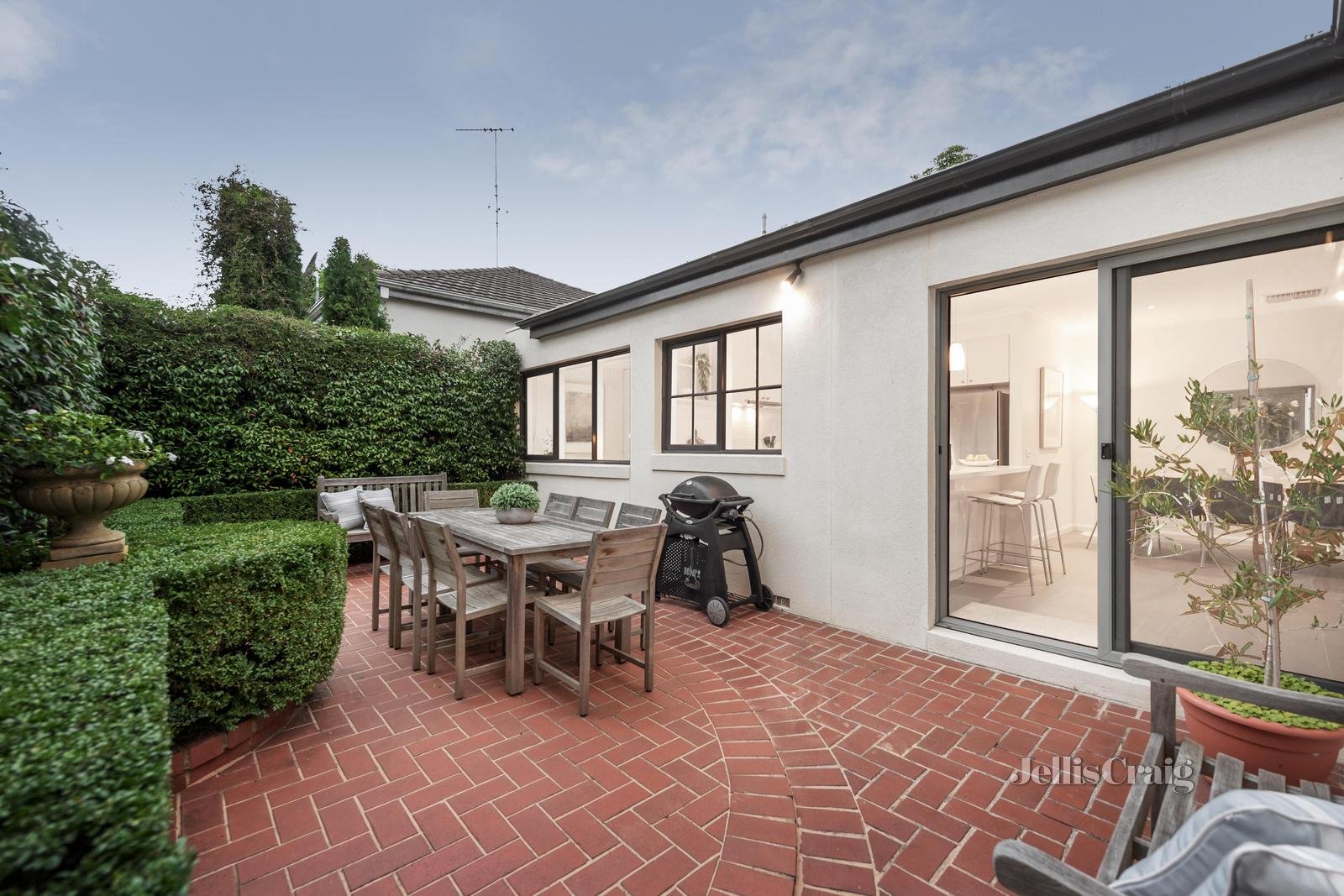 37 Sunhill Road, Glen Iris image 9