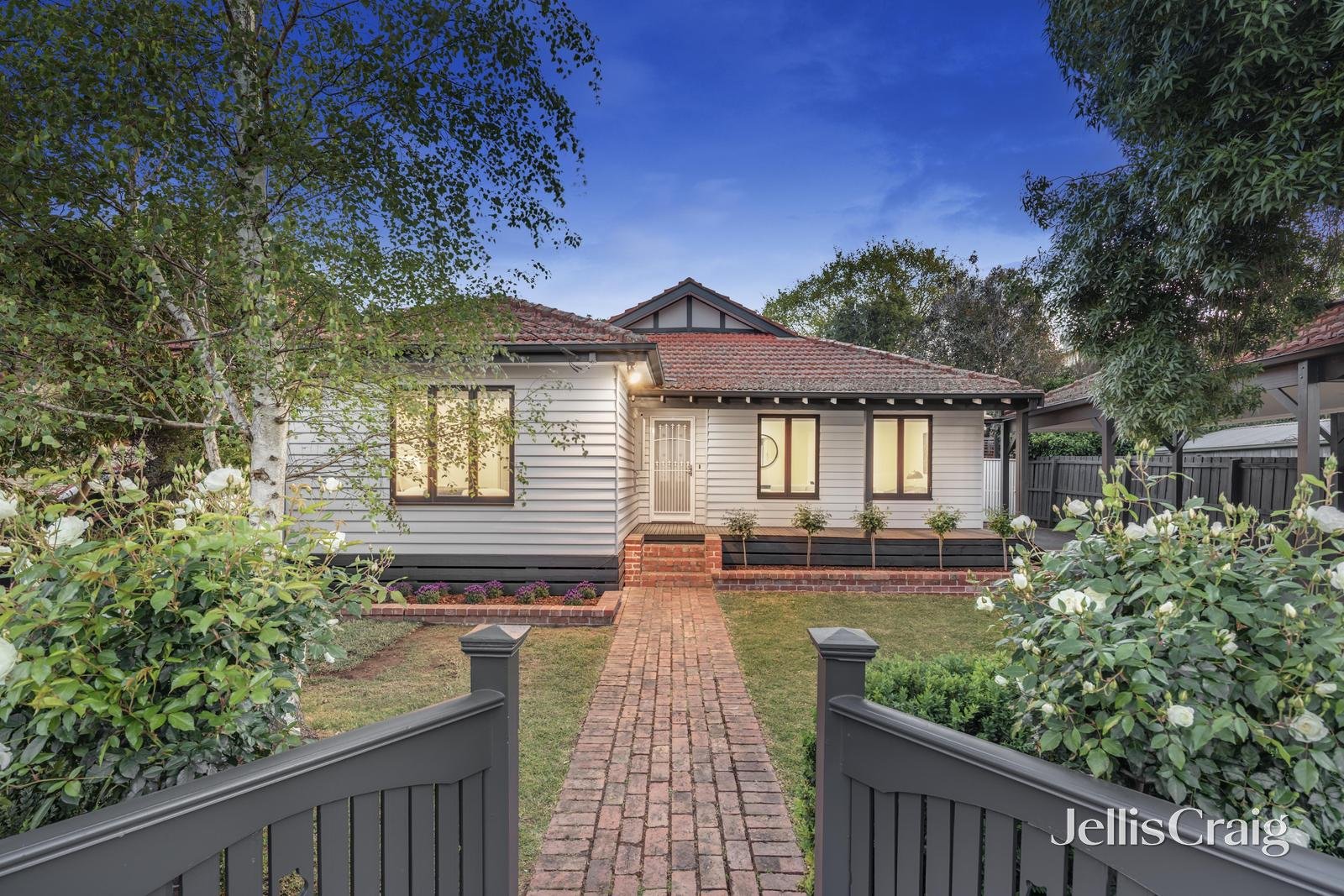 37 Toogoods Rise, Box Hill North image 1