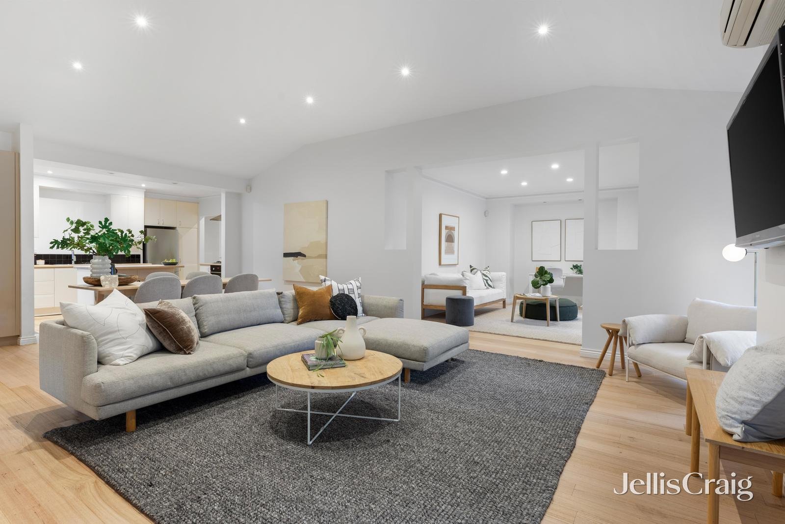 37 Toogoods Rise, Box Hill North image 2