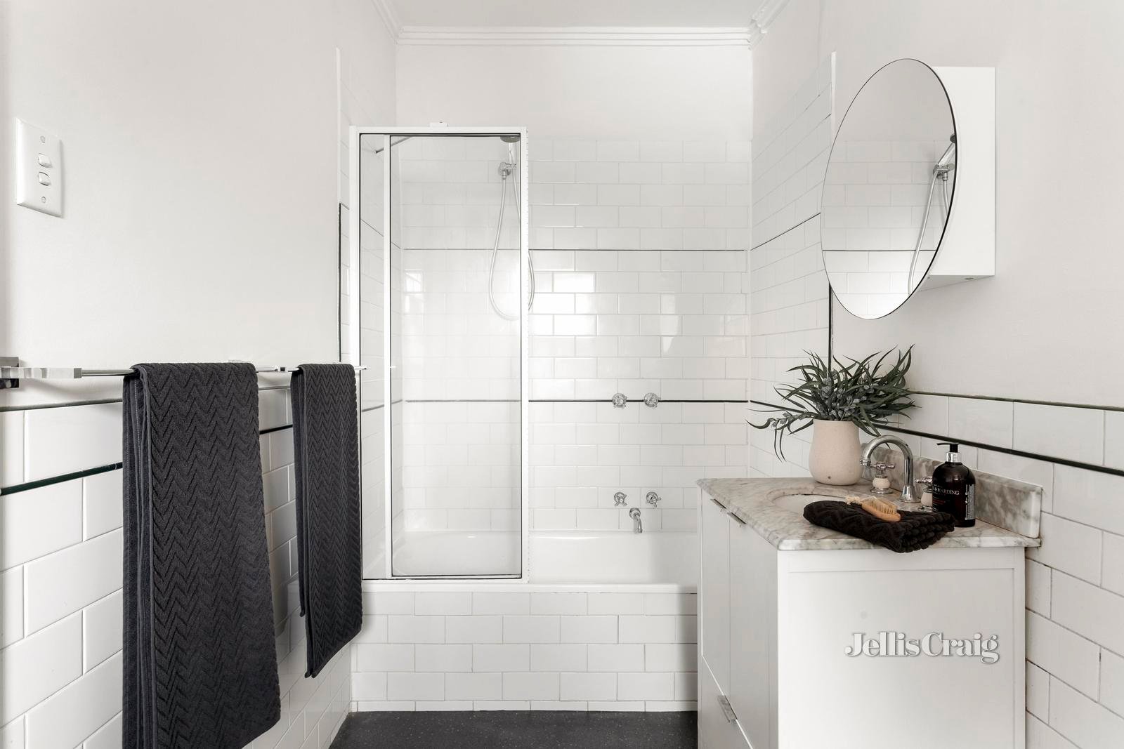 37 Trenerry Crescent, Abbotsford image 9