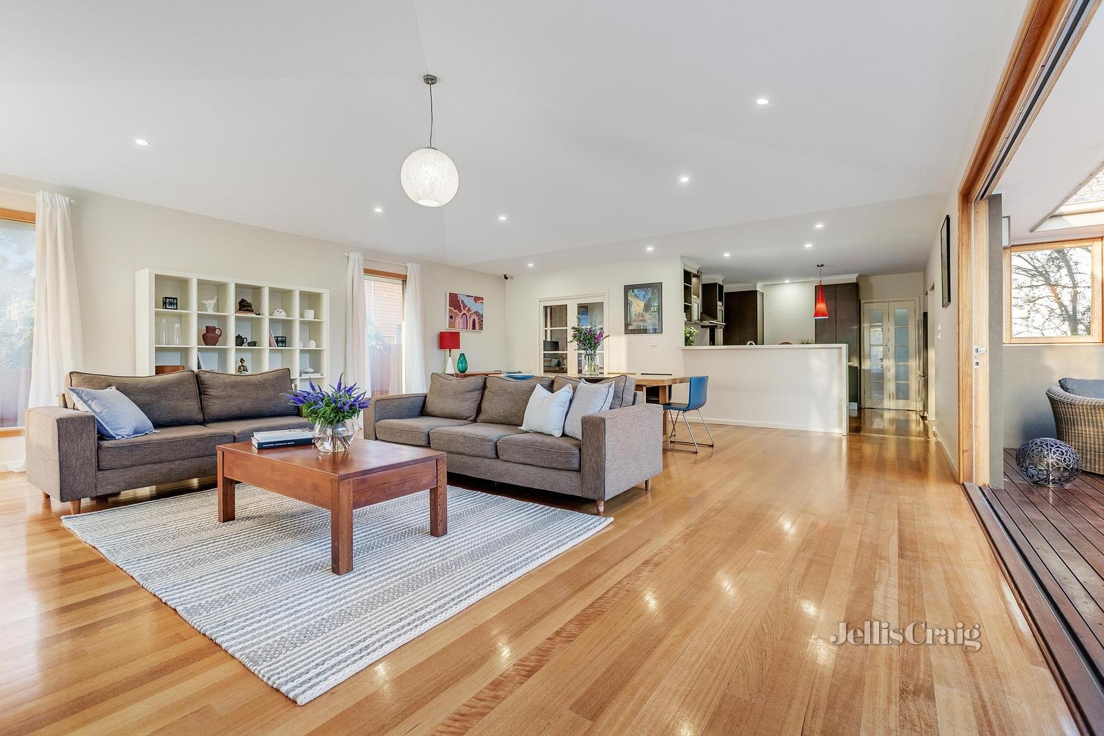 37 Viewpoint Avenue, Glen Waverley image 3