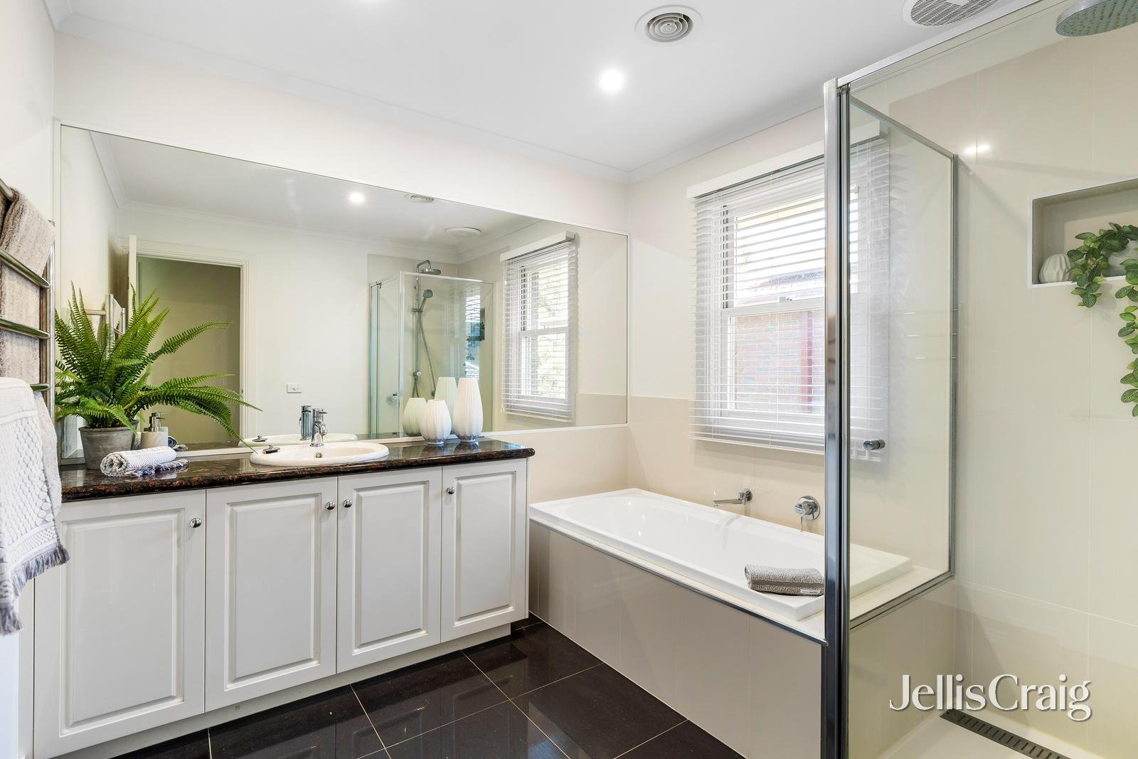 3/7 Warwick Court, Surrey&nbsp;Hills image 13