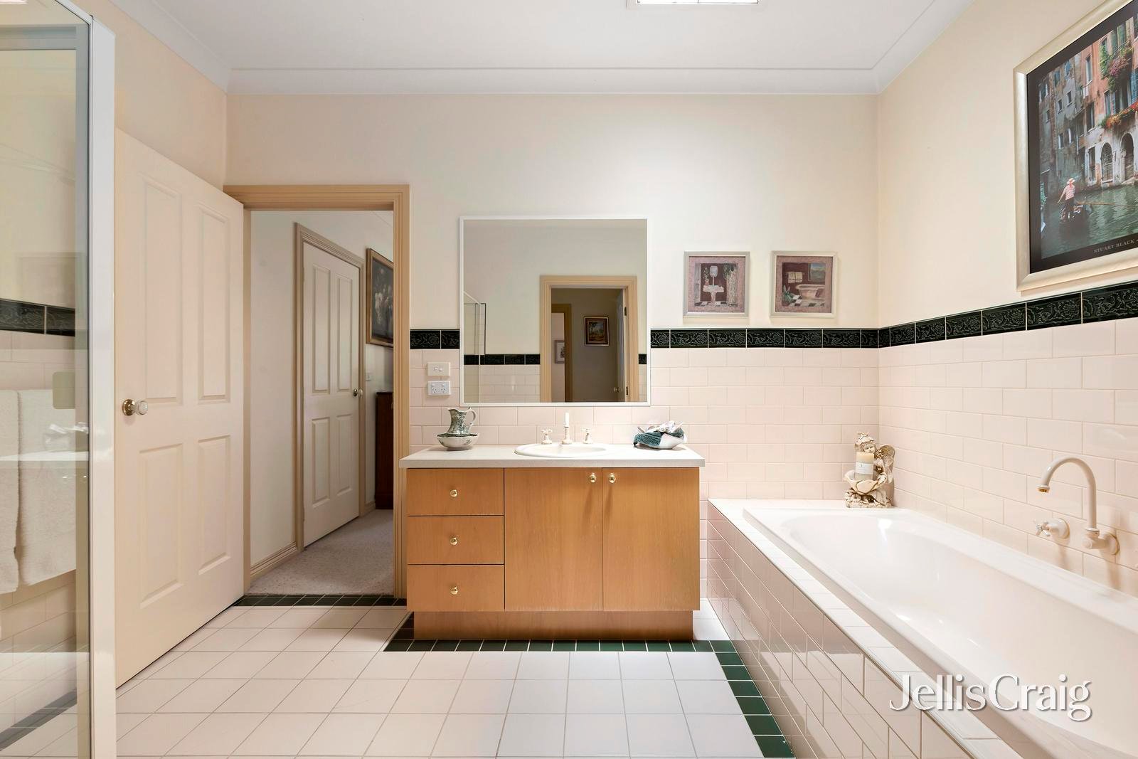 3/7 Washington Street, Essendon image 7