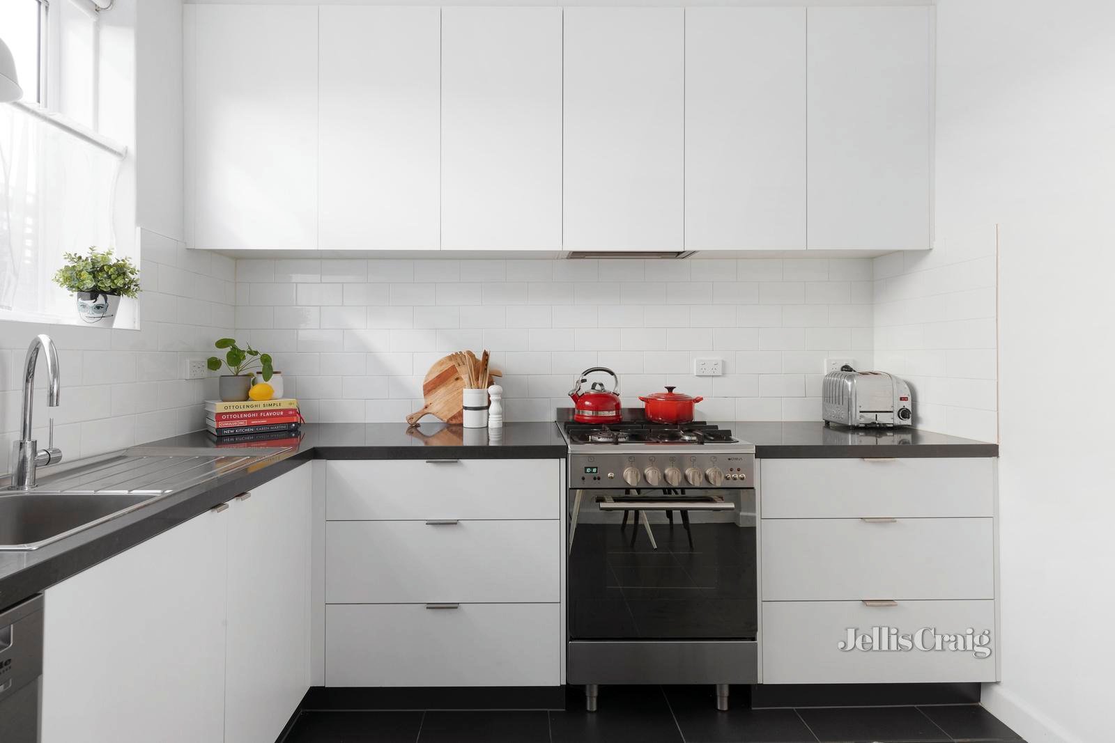 3/7 Wastell Street, Northcote image 9