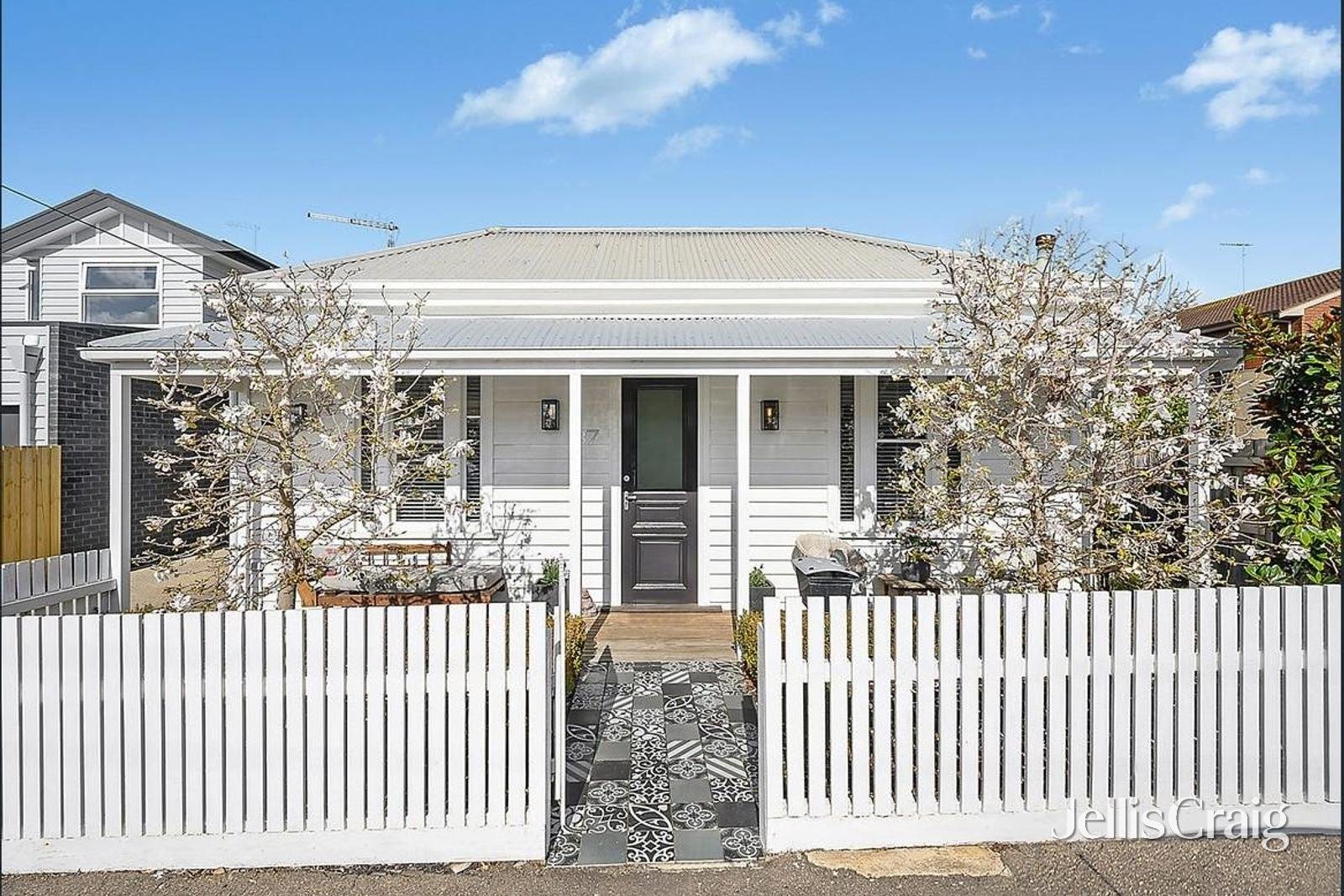 37 Yuille Street, Geelong West image 1