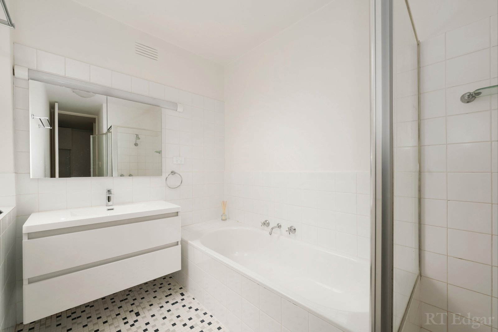 Property Gallery Thumbnail 8