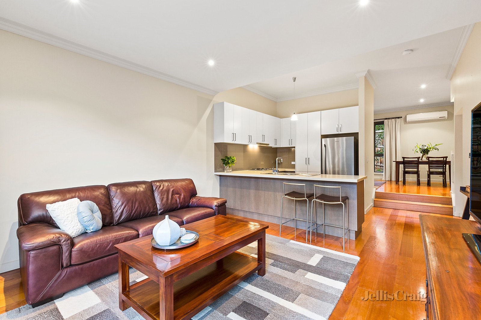 3/71 Nell Street, Greensborough image 2