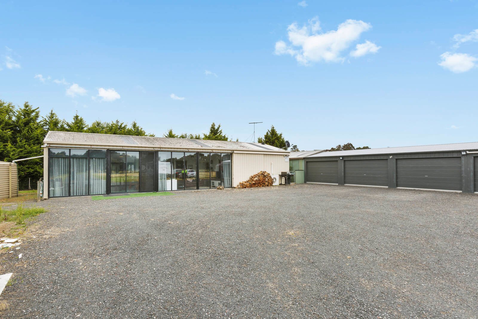 Property Gallery Thumbnail 3