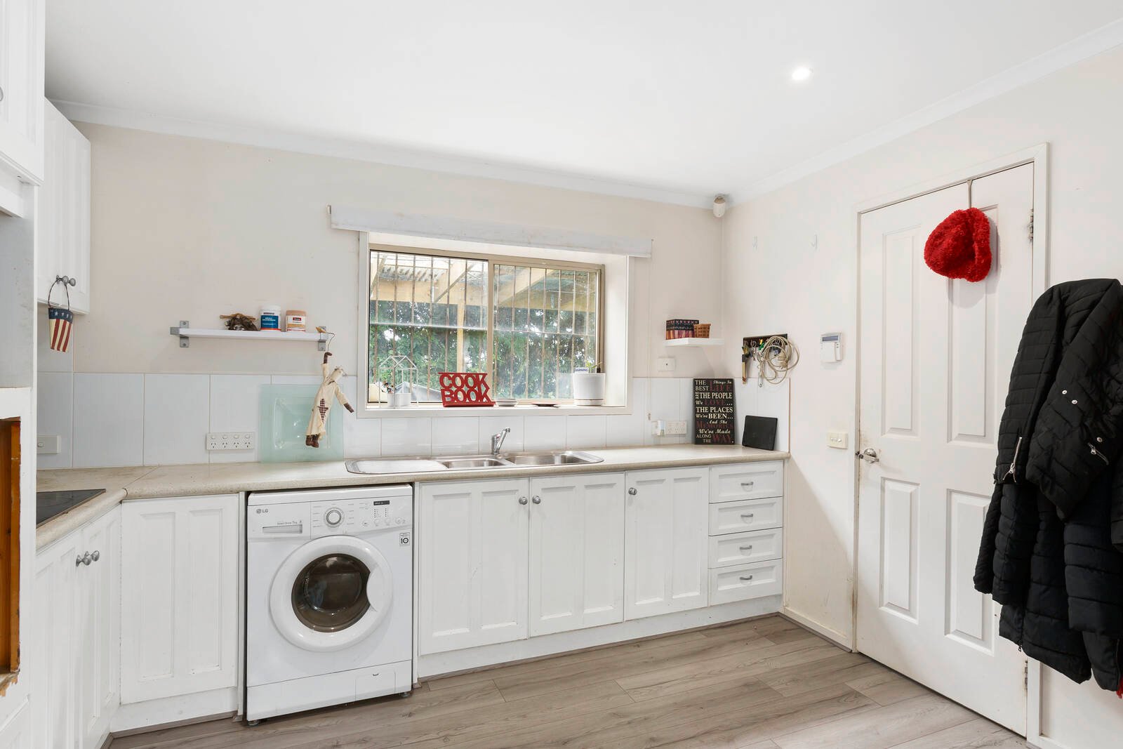 Property Gallery Thumbnail 6