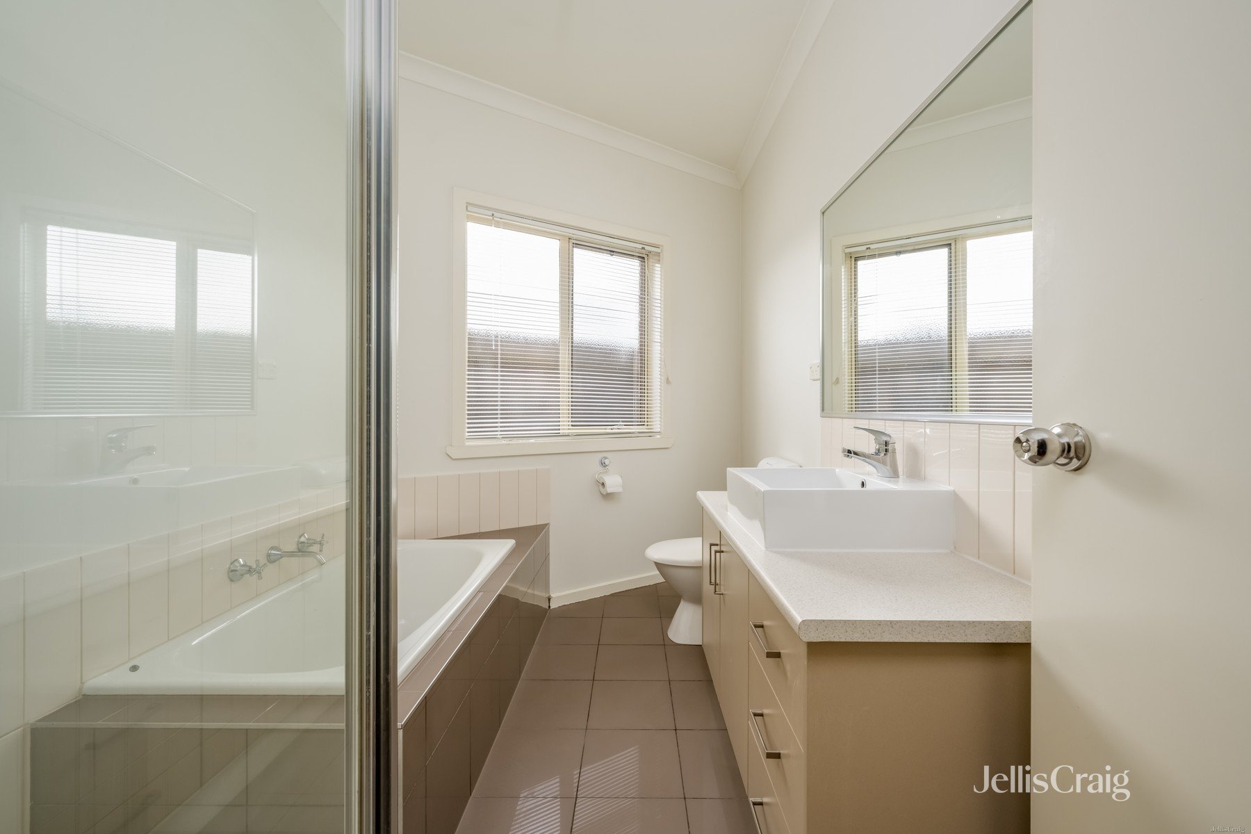 3/72 Purinuan Road, Reservoir image 5
