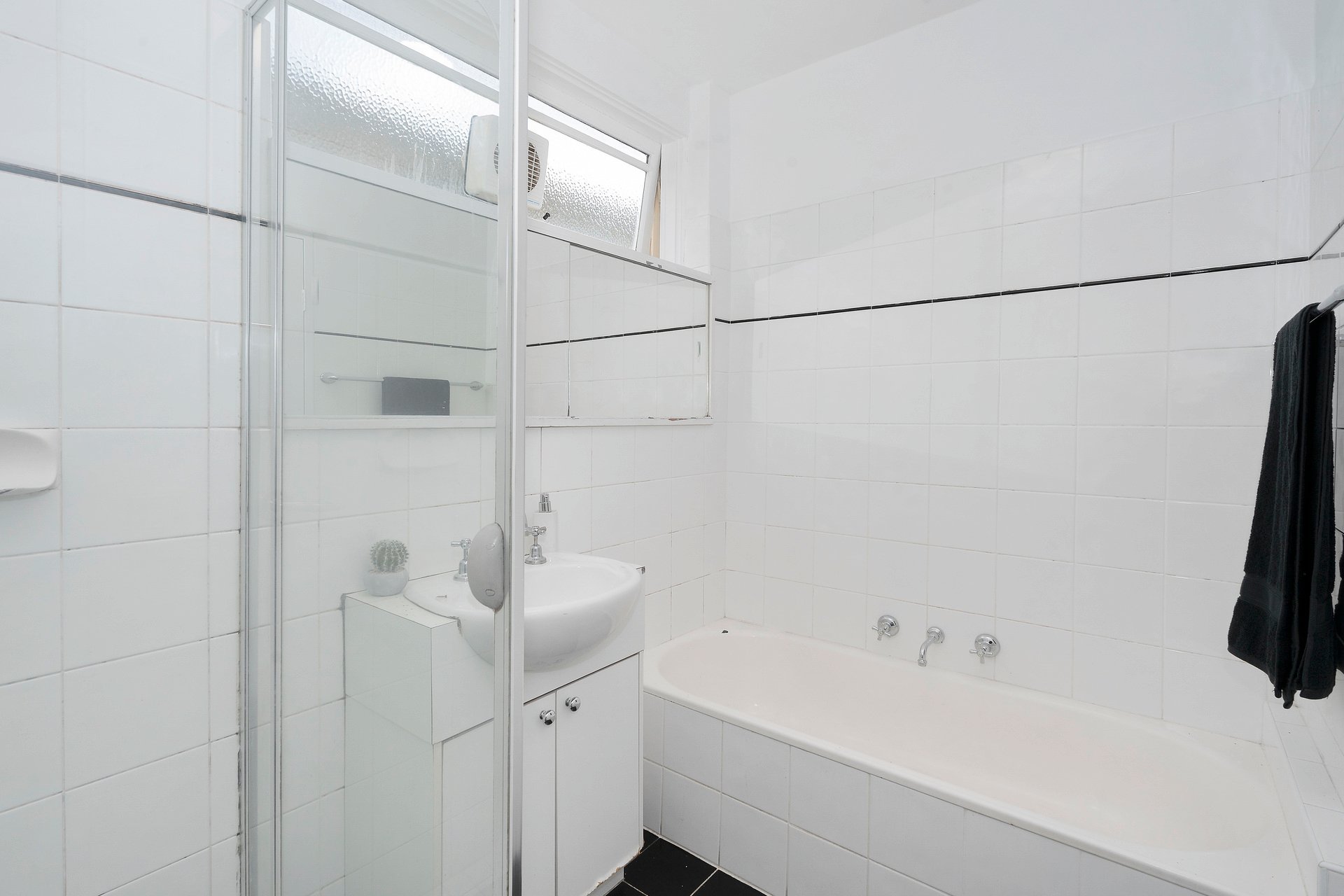 Property Gallery Thumbnail 9