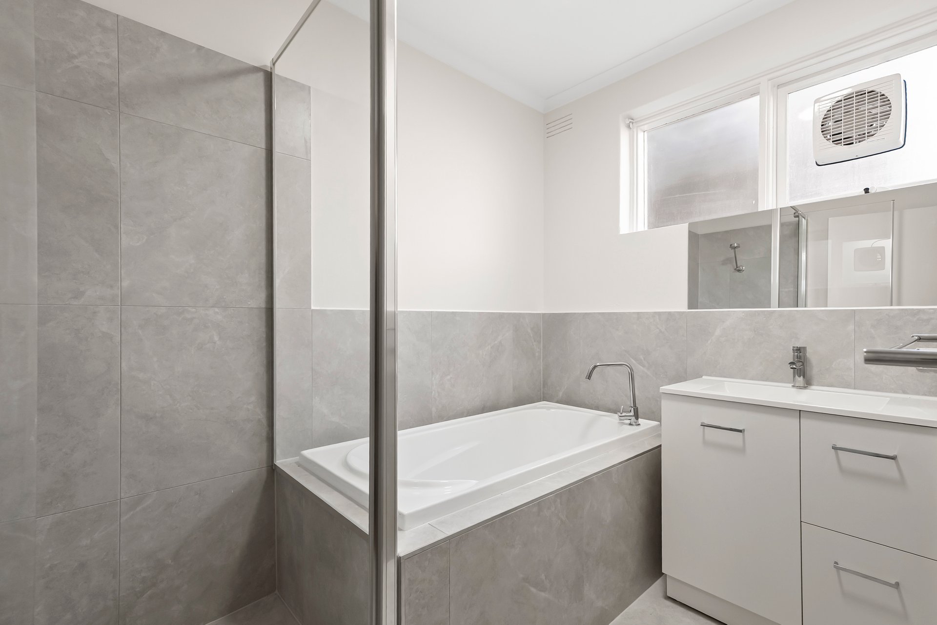 Property Gallery Thumbnail 8