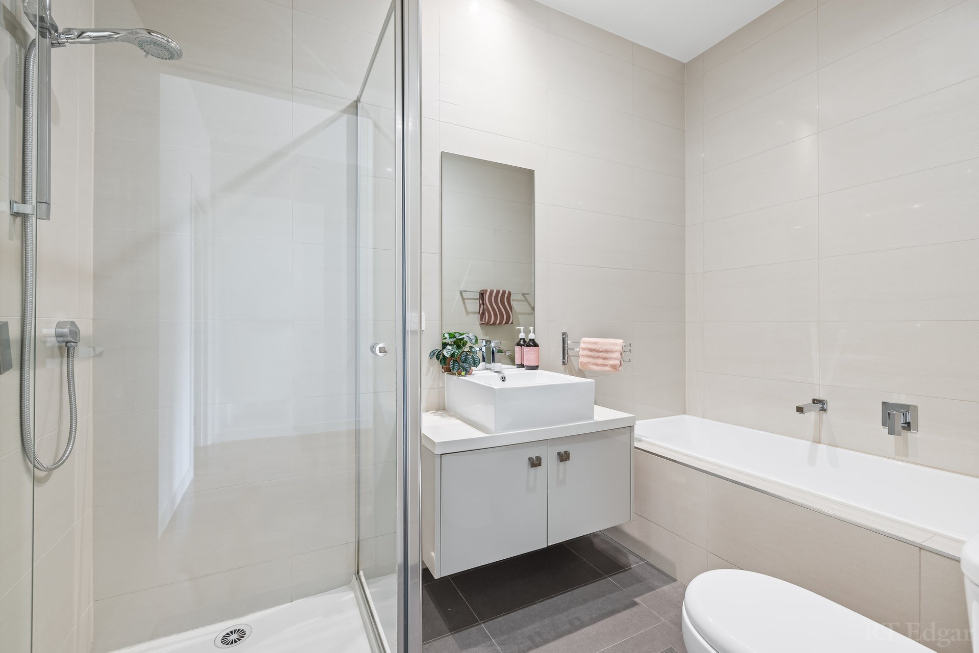 Property Gallery Thumbnail 13