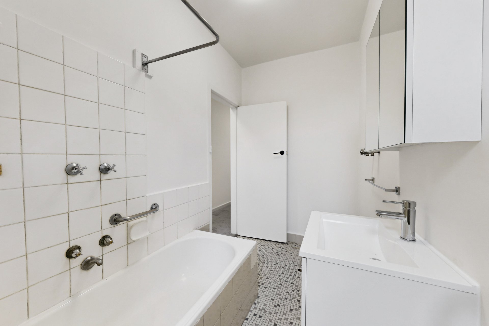 3/8 Austin Avenue, Elwood image 2
