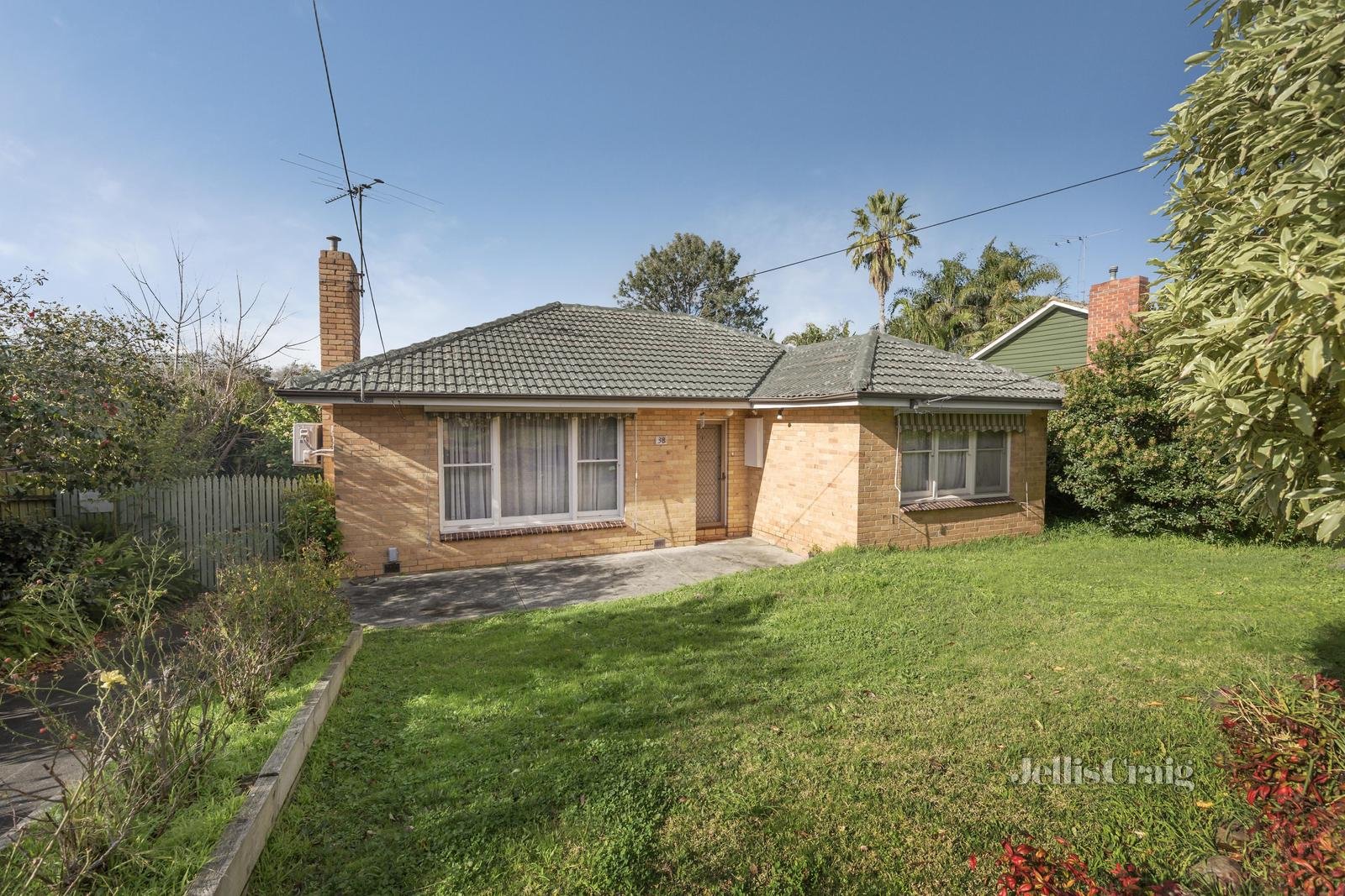 38 Bales Street, Mount Waverley image 2