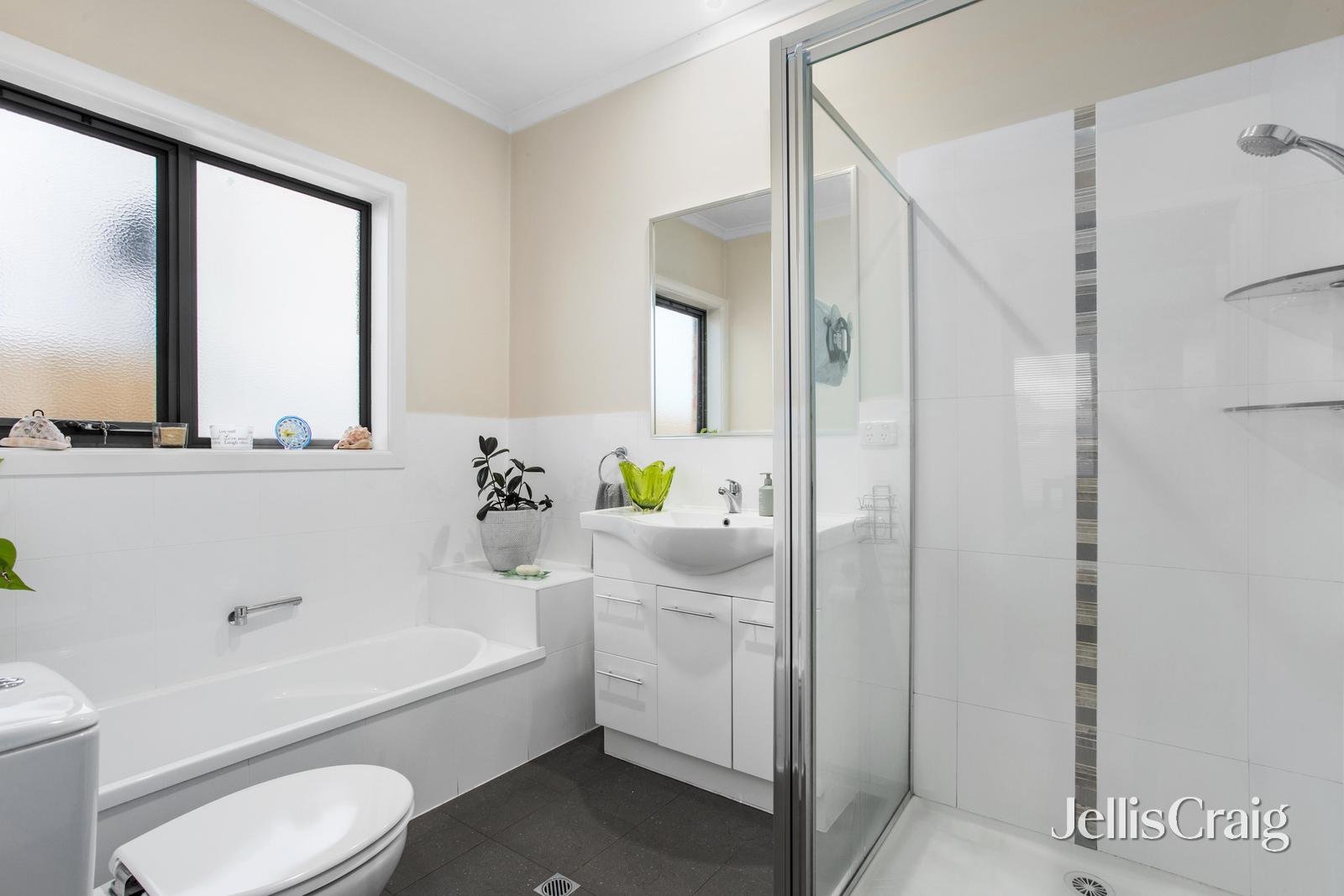 38 Bennett Avenue, Mount Waverley image 6