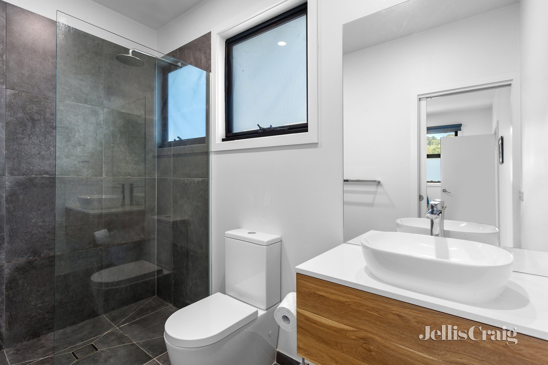 3/8 Brooks Crescent, Diamond Creek image 6