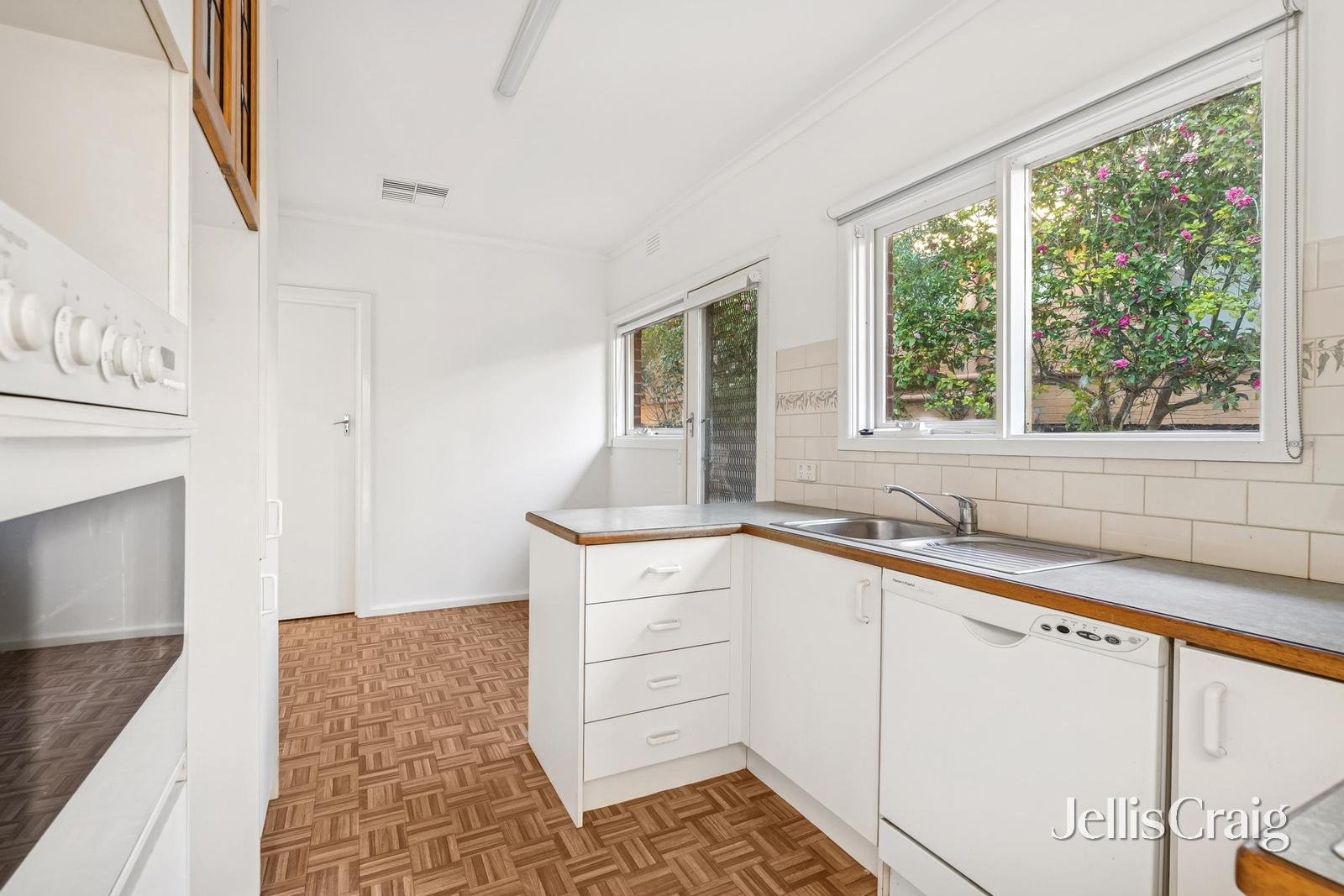 38 Bryson Grove, Templestowe Lower image 8