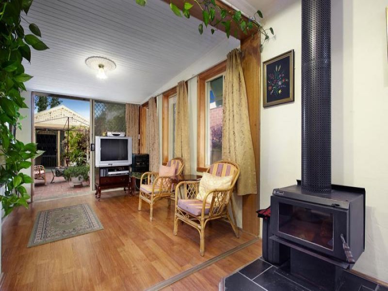 38 Caroline Street, Hawthorn East image 4
