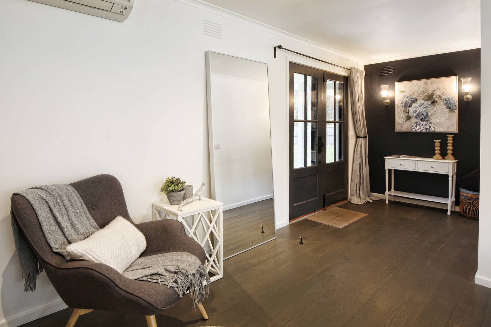 Property Gallery Thumbnail 8