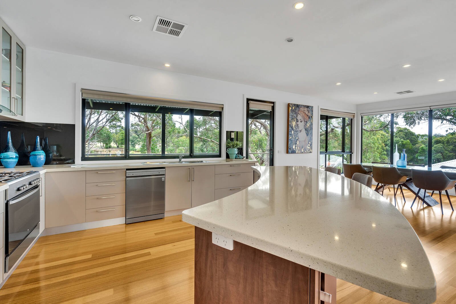 Property Gallery Thumbnail 16