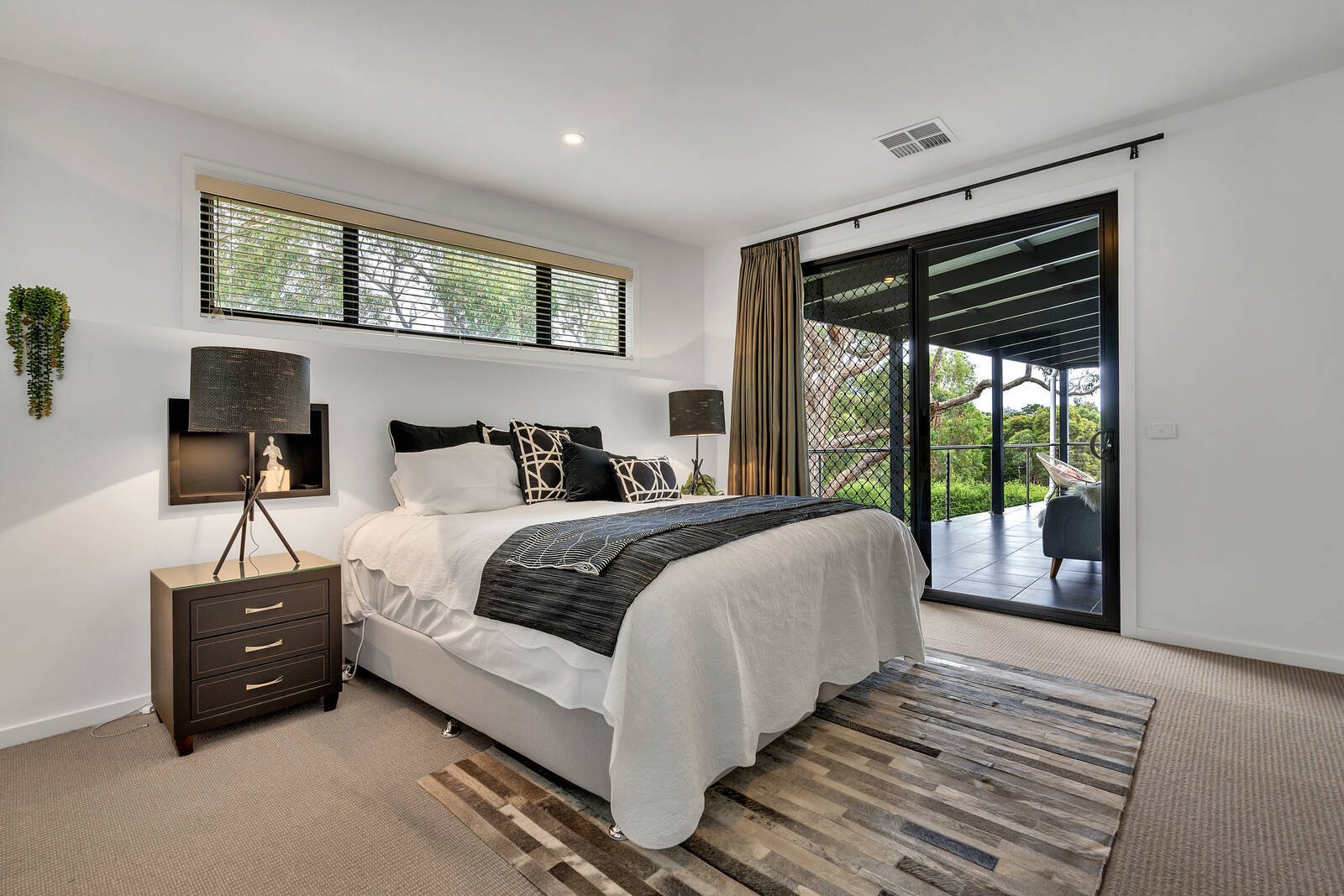 Property Gallery Thumbnail 17