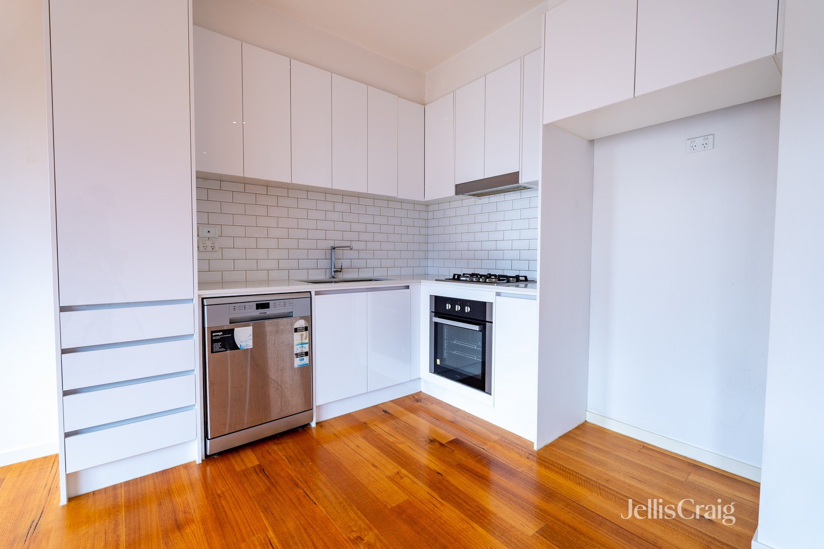 3/8 De Carle Street, Brunswick image 3
