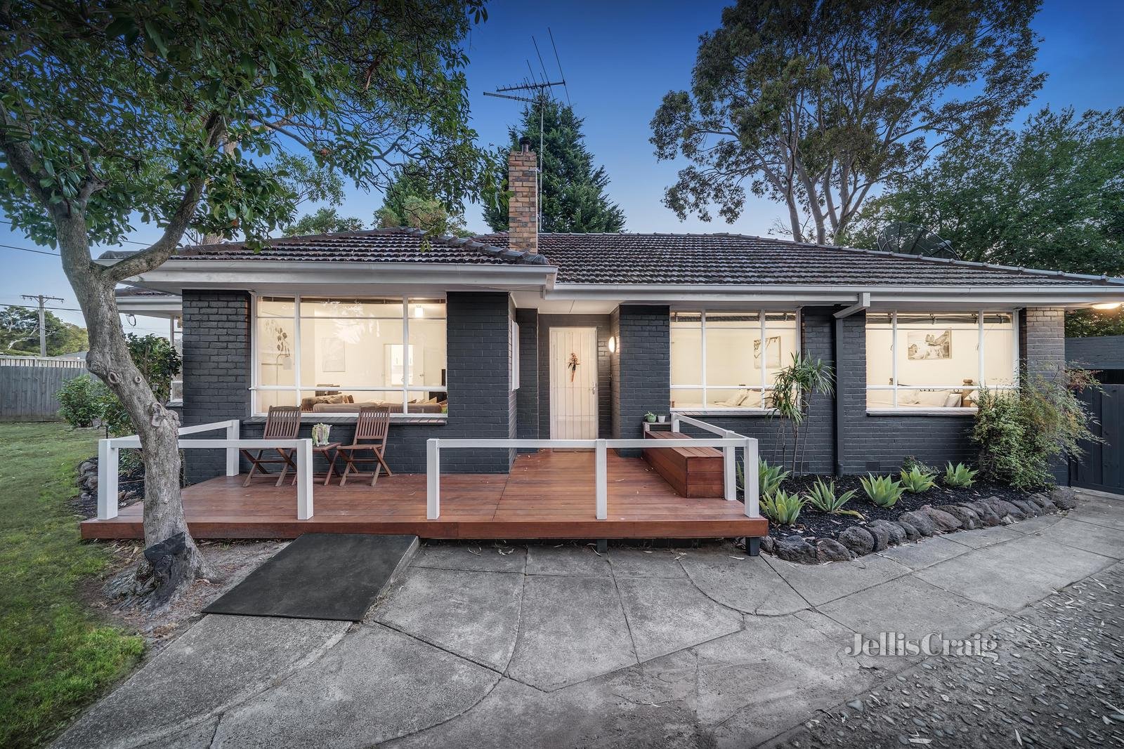 38 Deanswood Road, Forest Hill image 2