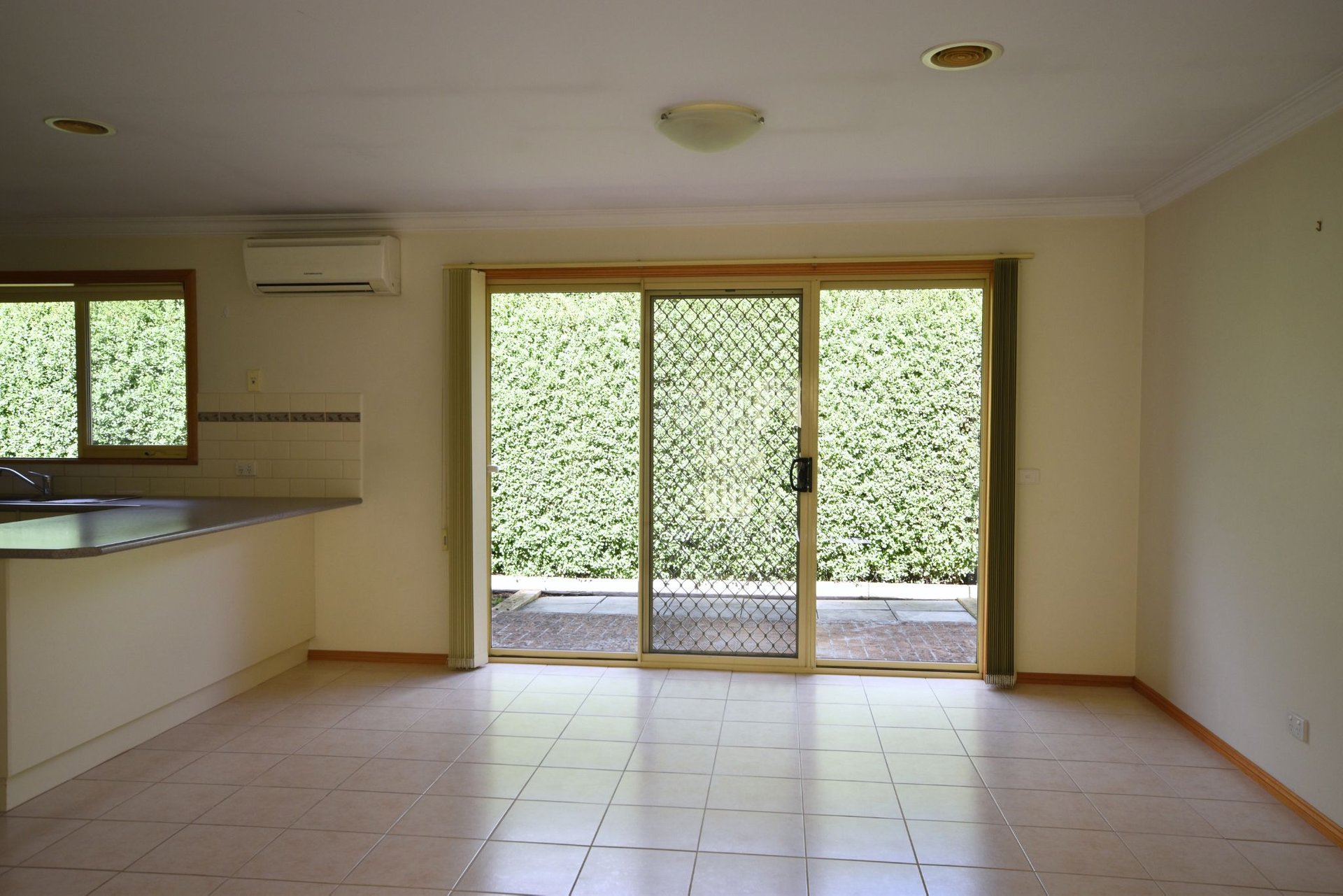 3/8 Devenish Avenue, Montrose image 2