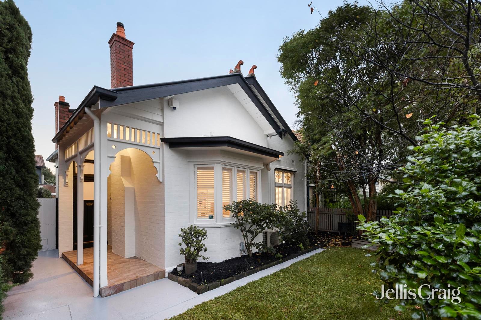 38 Dickens Street, Elwood image 1