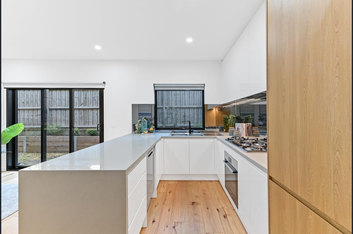 3/8 Elizabeth Court, Rowville image 4