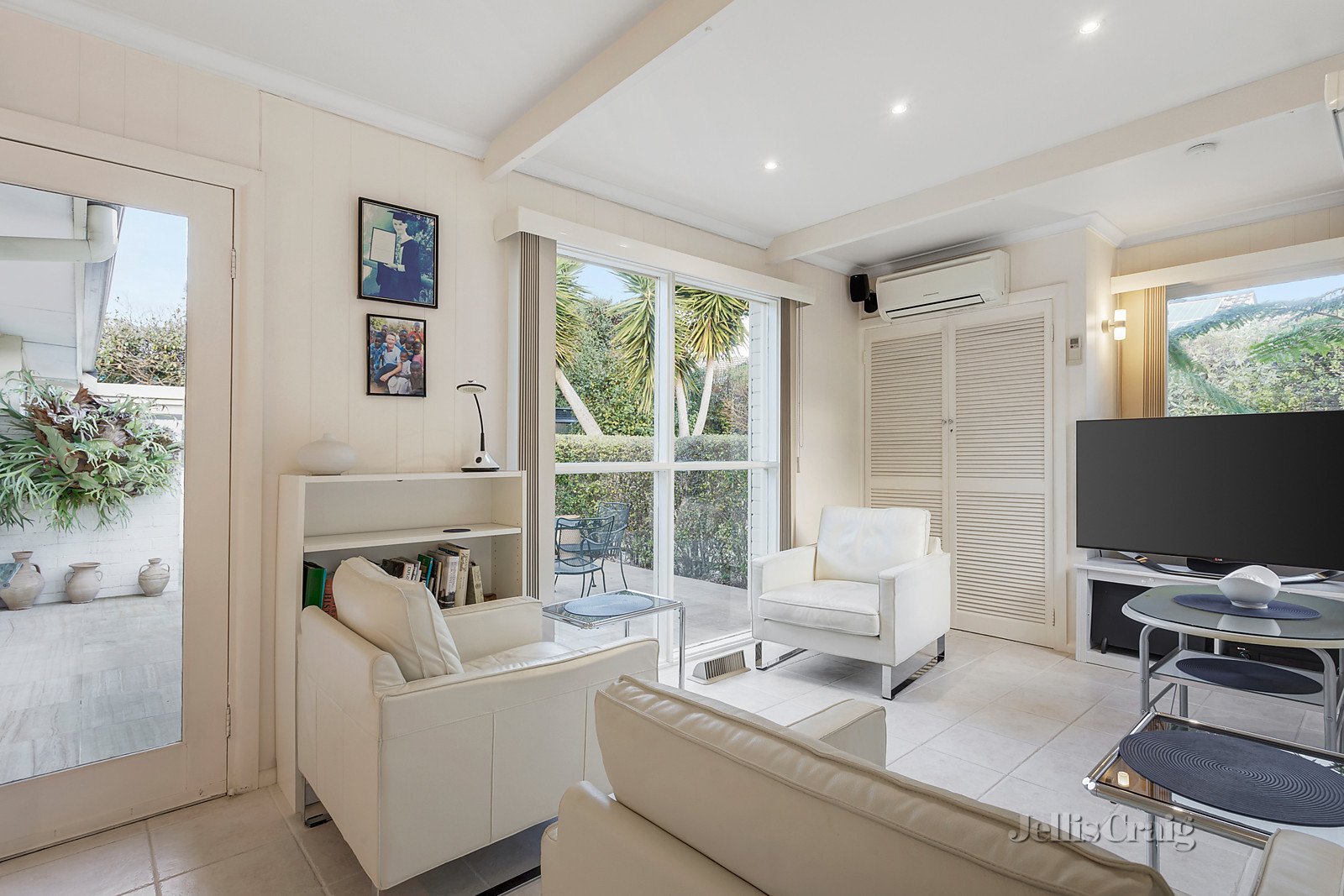 38 Essex Road, Mount Waverley image 5