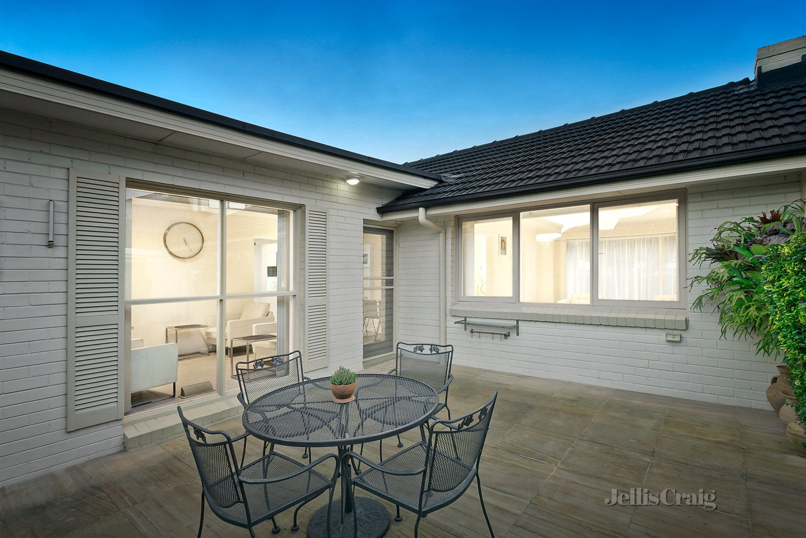 38 Essex Road, Mount Waverley image 9